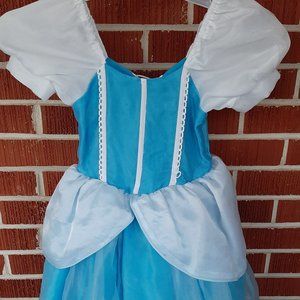 Cinderella princess dress,costume, no size, I'm guessing it fits a girl size 4